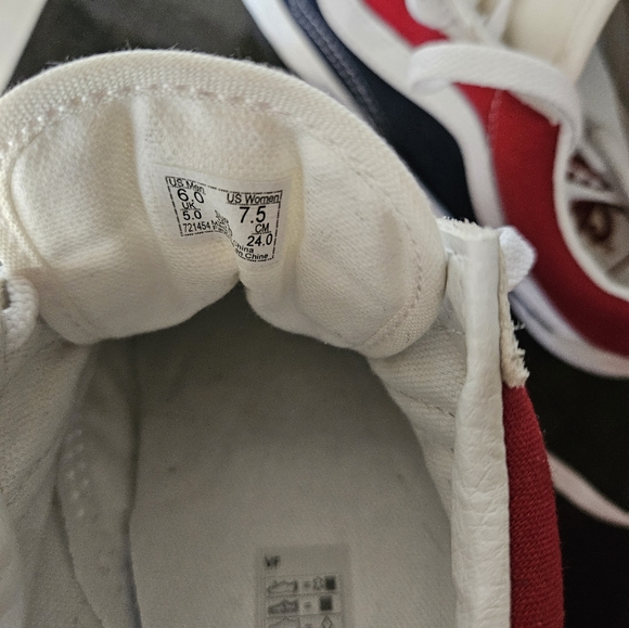 Vans - Picture 3 of 3